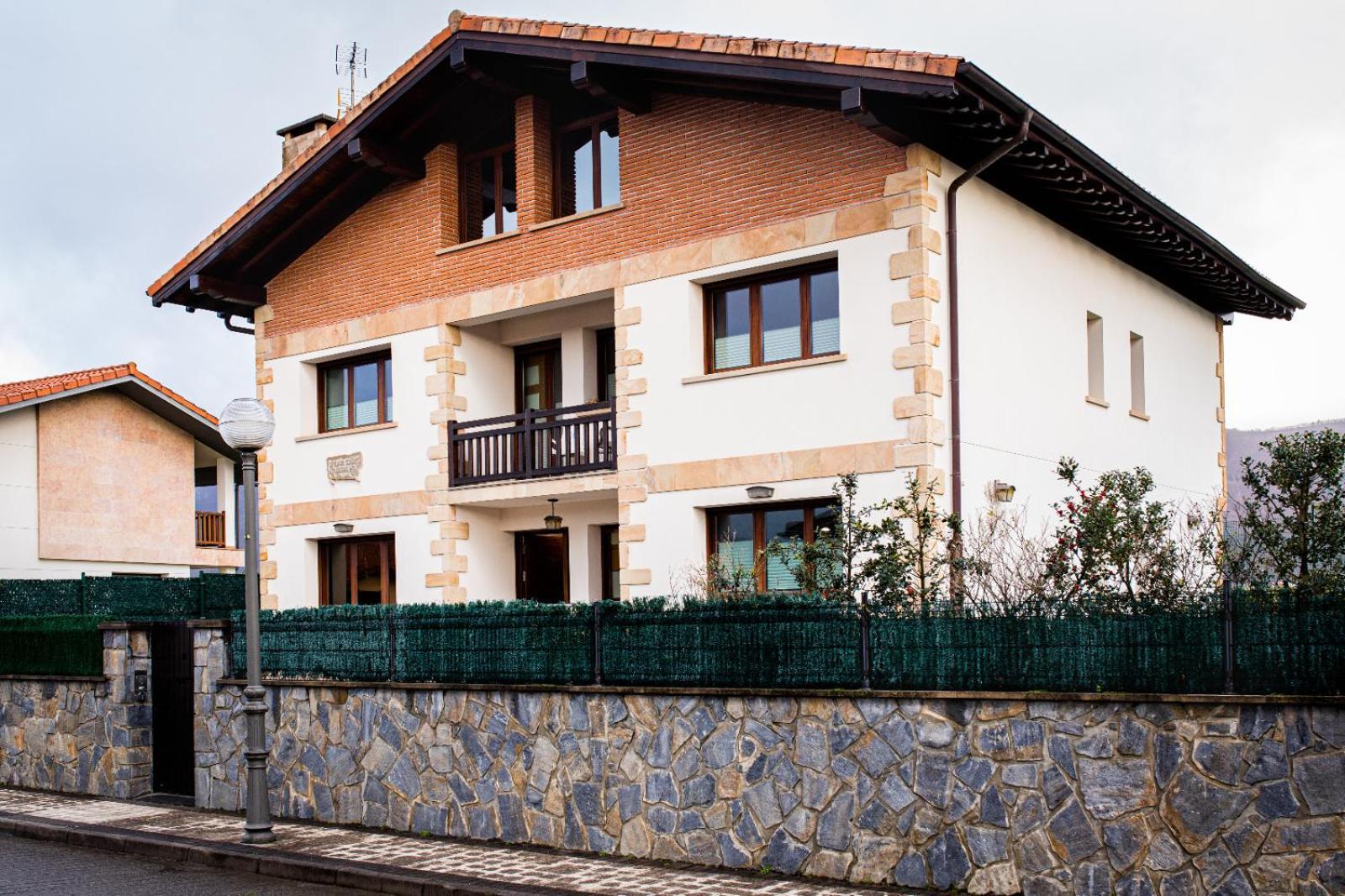 Casa Iparra Txiki Berri Hotel Irun Exterior photo